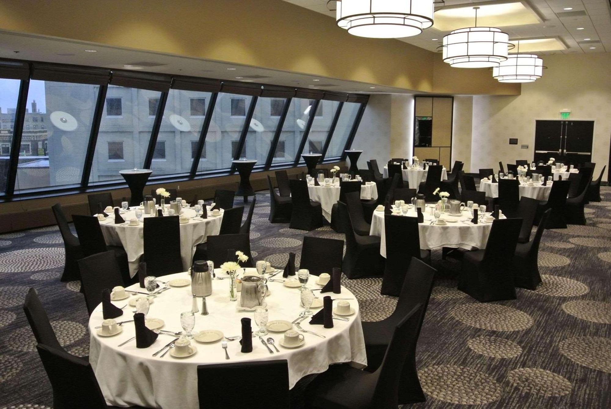 Radisson Hotel Fargo Esterno foto