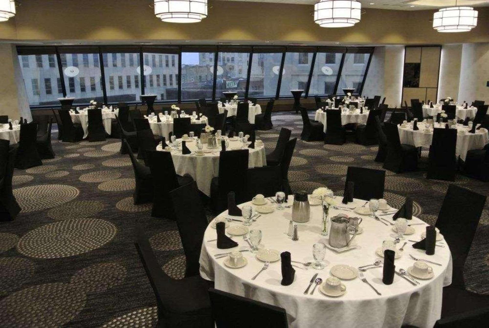 Radisson Hotel Fargo Esterno foto
