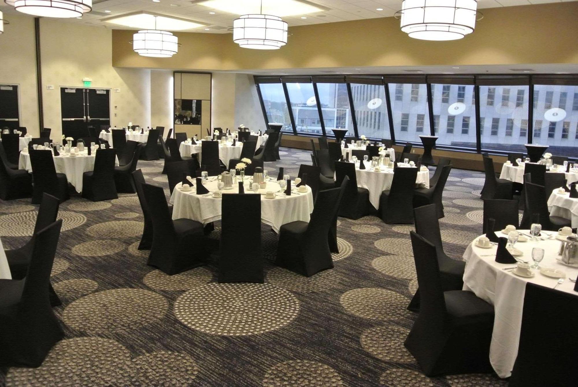 Radisson Hotel Fargo Esterno foto